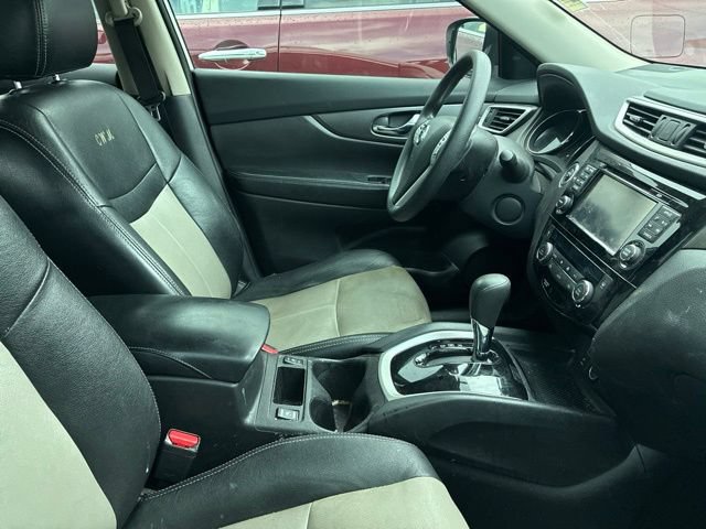 Used 2016 Nissan Rogue SV w/ SV Premium Package FWD image 5