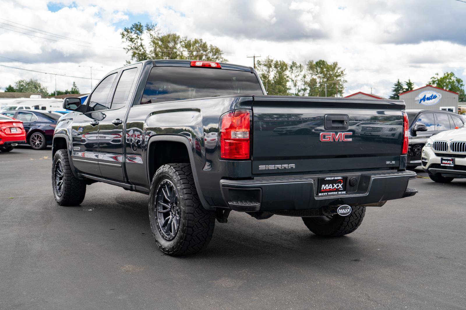 Used 2017 GMC Sierra 1500 SLE w/ Elevation Edition AWD/4WD image 12