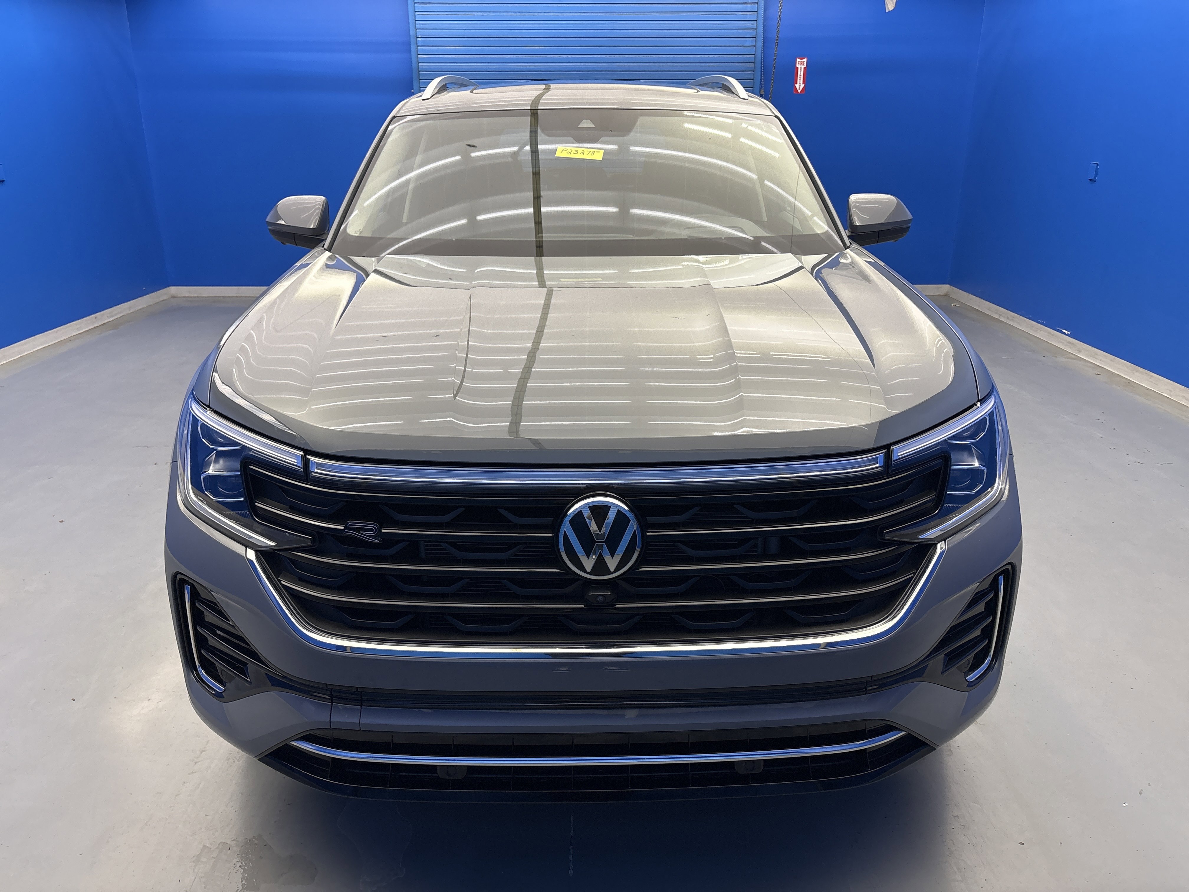 Used 2025 Volkswagen Atlas SEL Premium R-Line AWD/4WD image 3