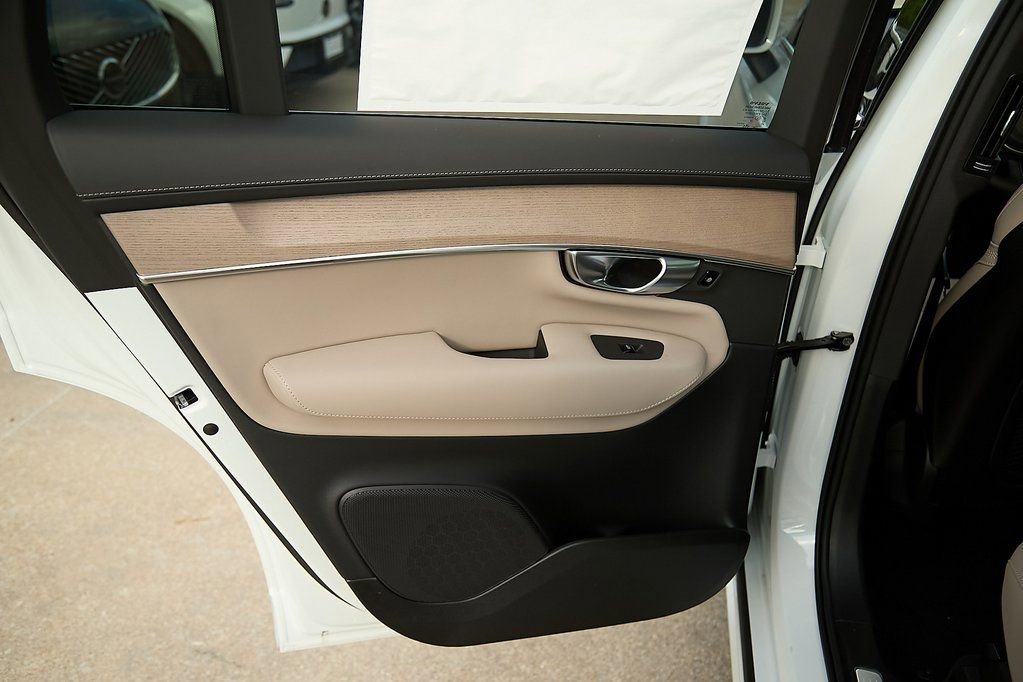 New 2026 Volvo XC90 T8 Plus w/ Protection Package Premier image 17