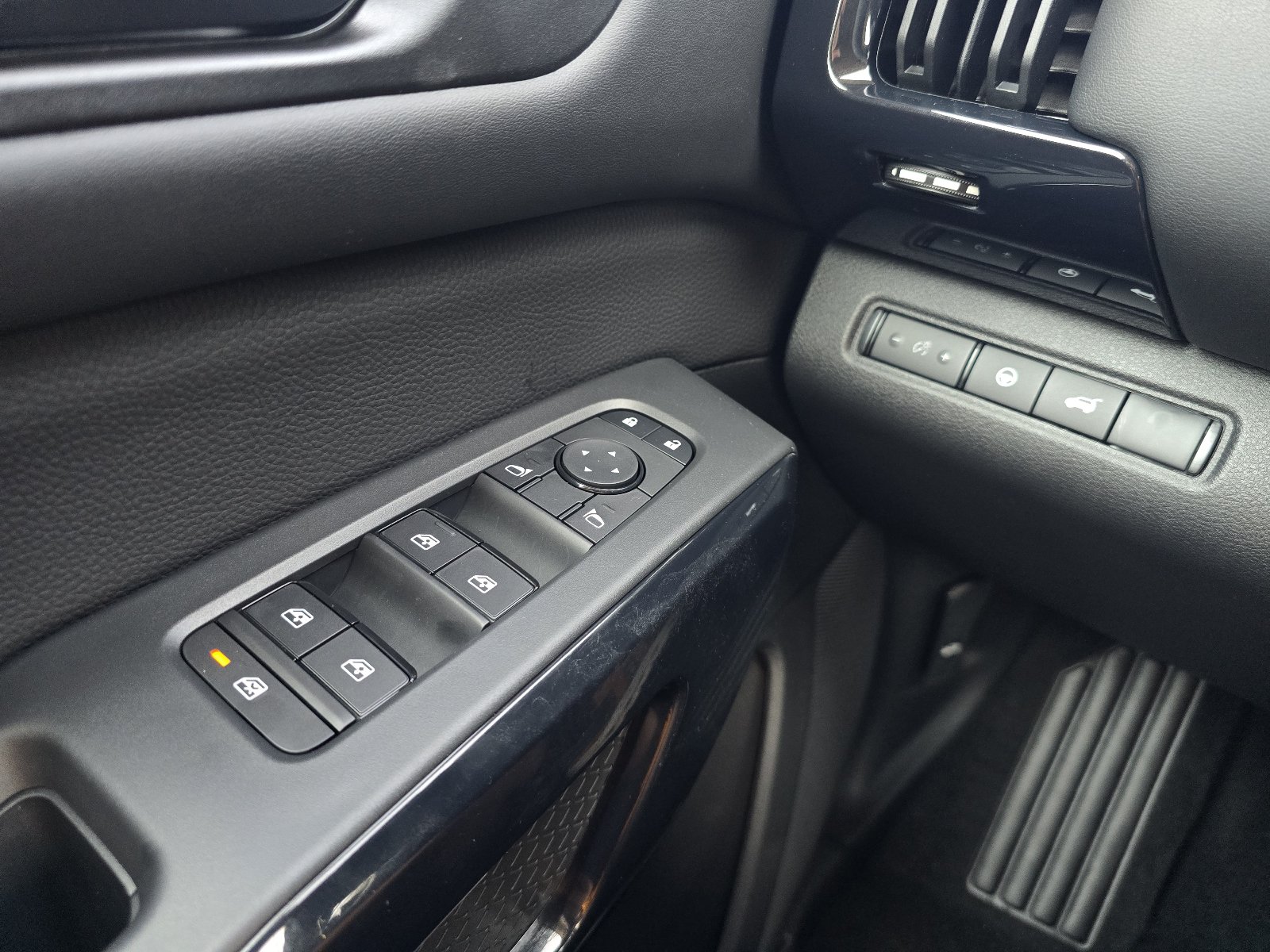 New 2026 Nissan Pathfinder SV AWD/4WD image 23
