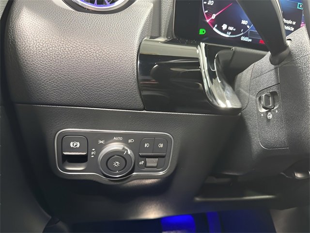 Used 2025 Mercedes-Benz GLA 250 4MATIC image 16