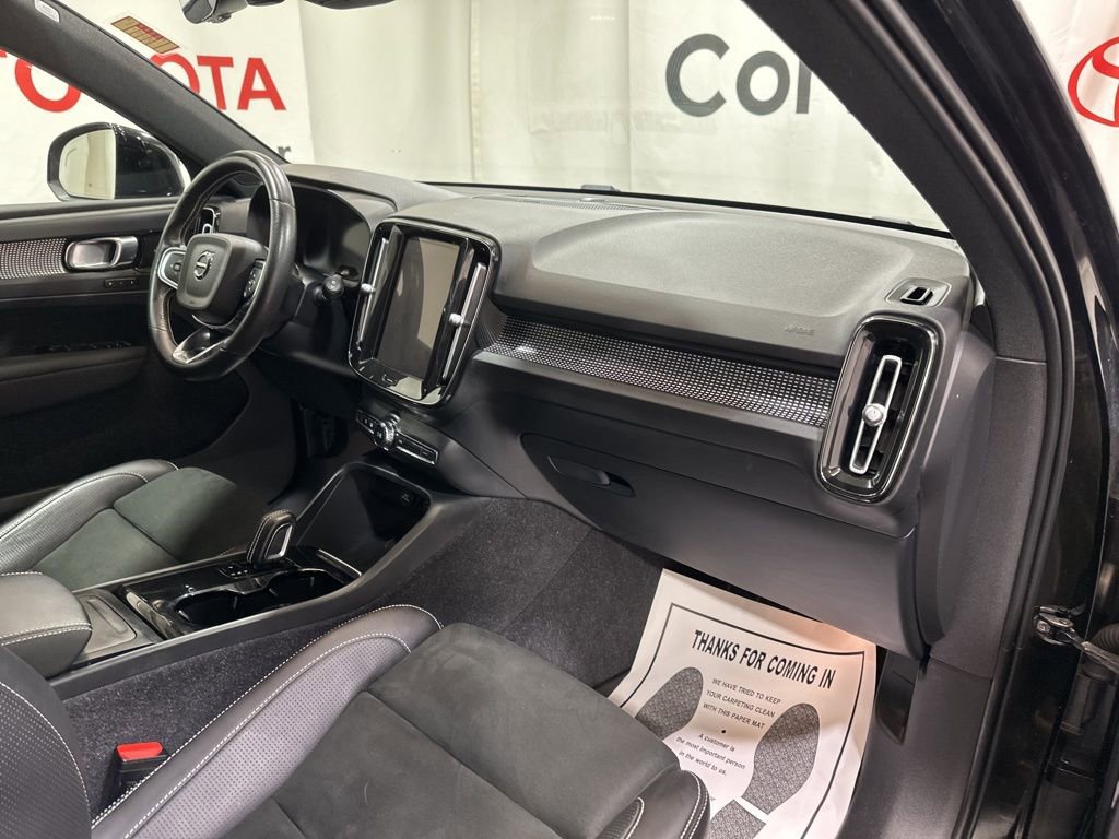 Used 2021 Volvo XC40 P8 Recharge image 13