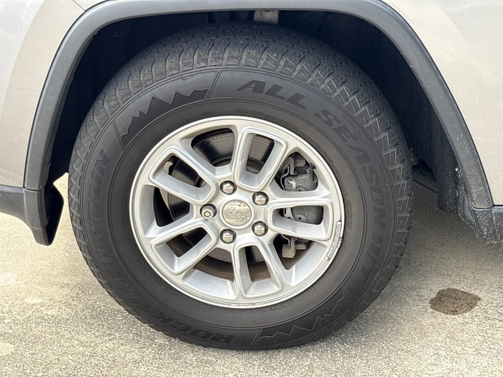 Used 2018 Jeep Grand Cherokee Laredo RWD image 11
