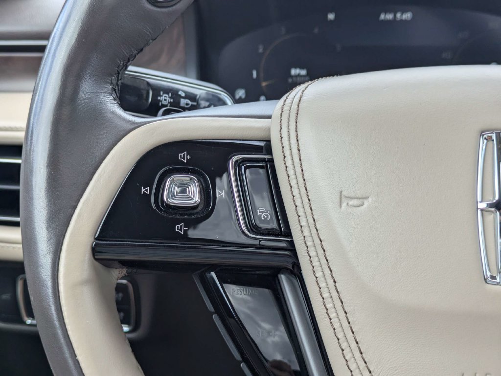 Used 2022 Lincoln Aviator Reserve w/ Equipment Group 201A RWD image 27