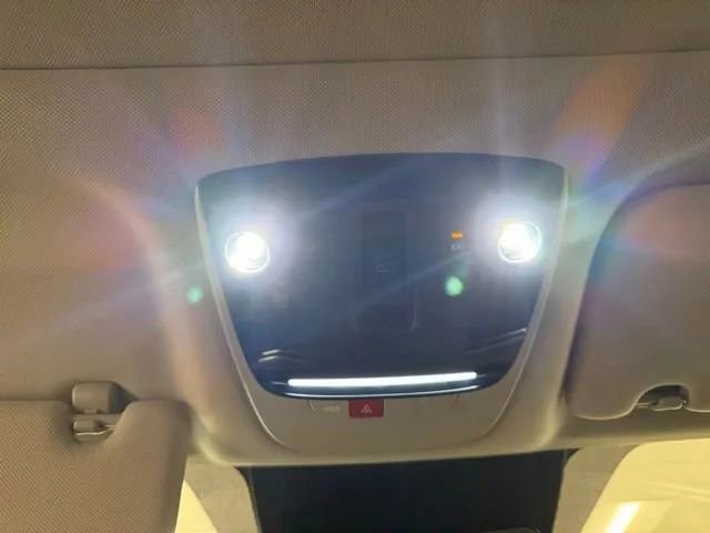 Used 2025 Kia Sorento SX FWD image 18