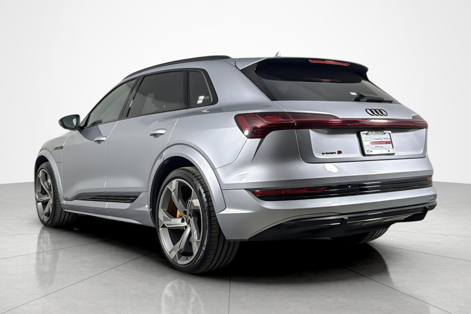 Used 2023 Audi e-tron S Prestige w/ Prestige Package AWD/4WD image 3