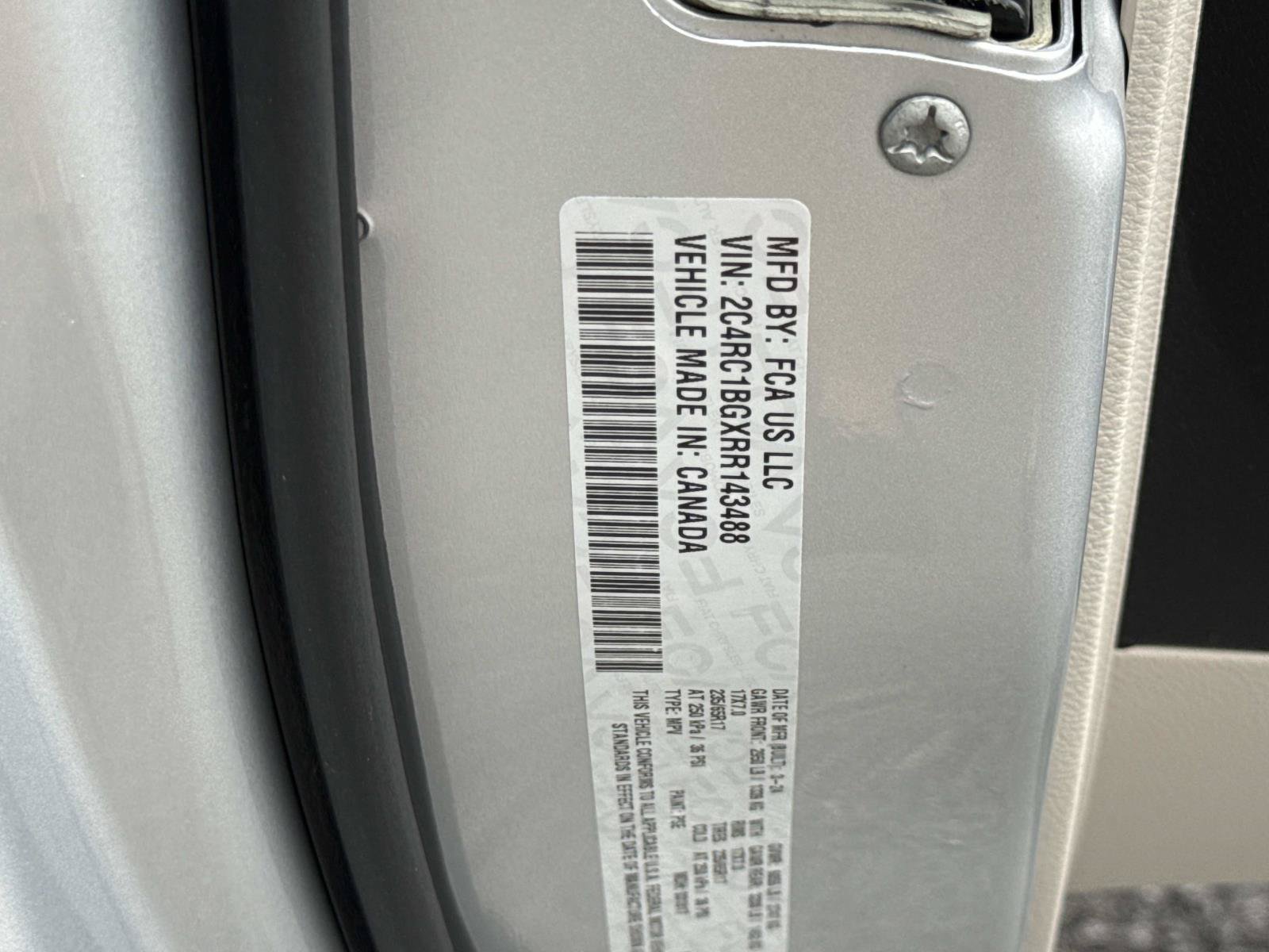 Used 2024 Chrysler Pacifica Touring-L FWD image 30