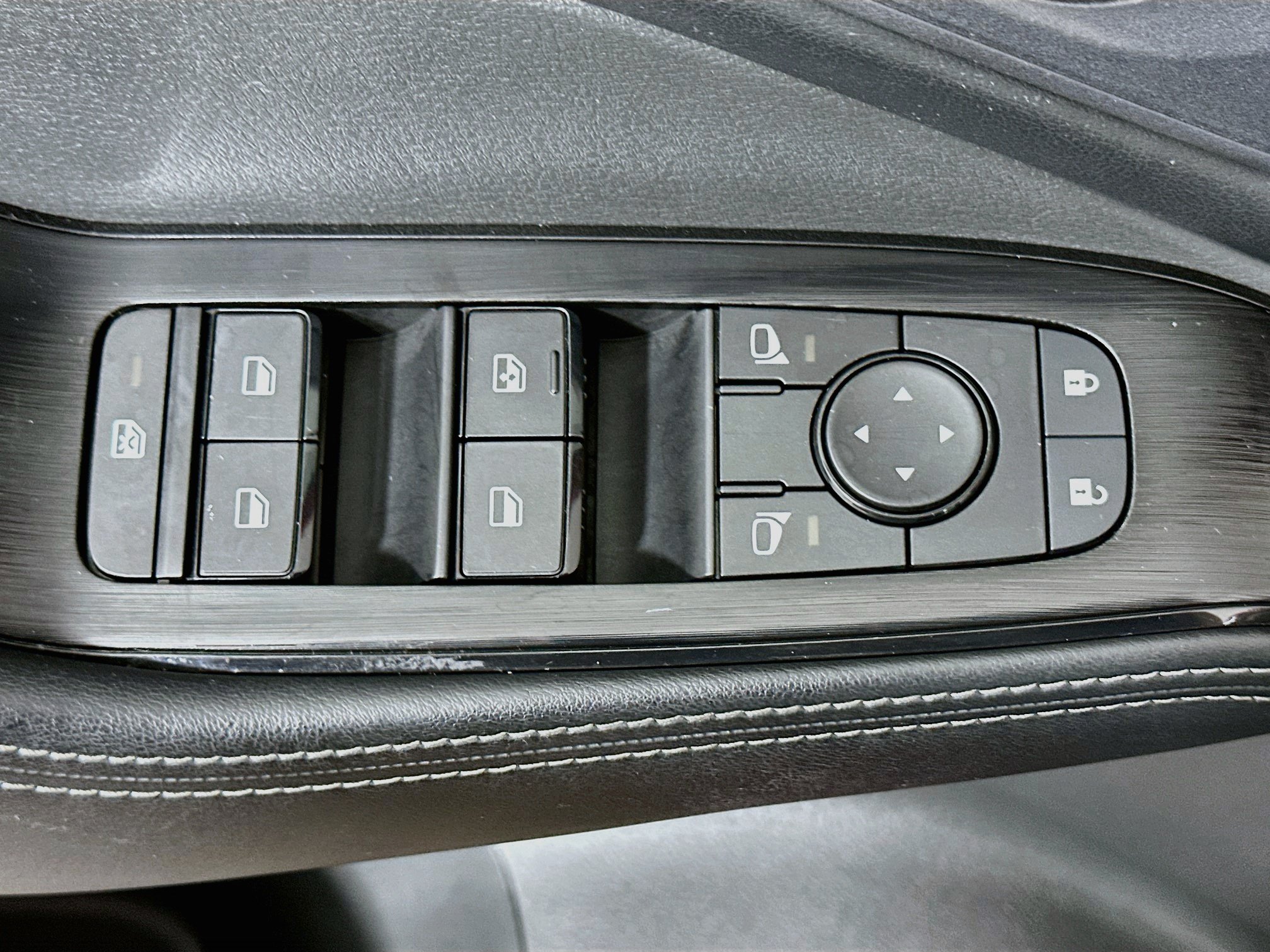 Used 2025 Nissan Rogue SV AWD/4WD image 15