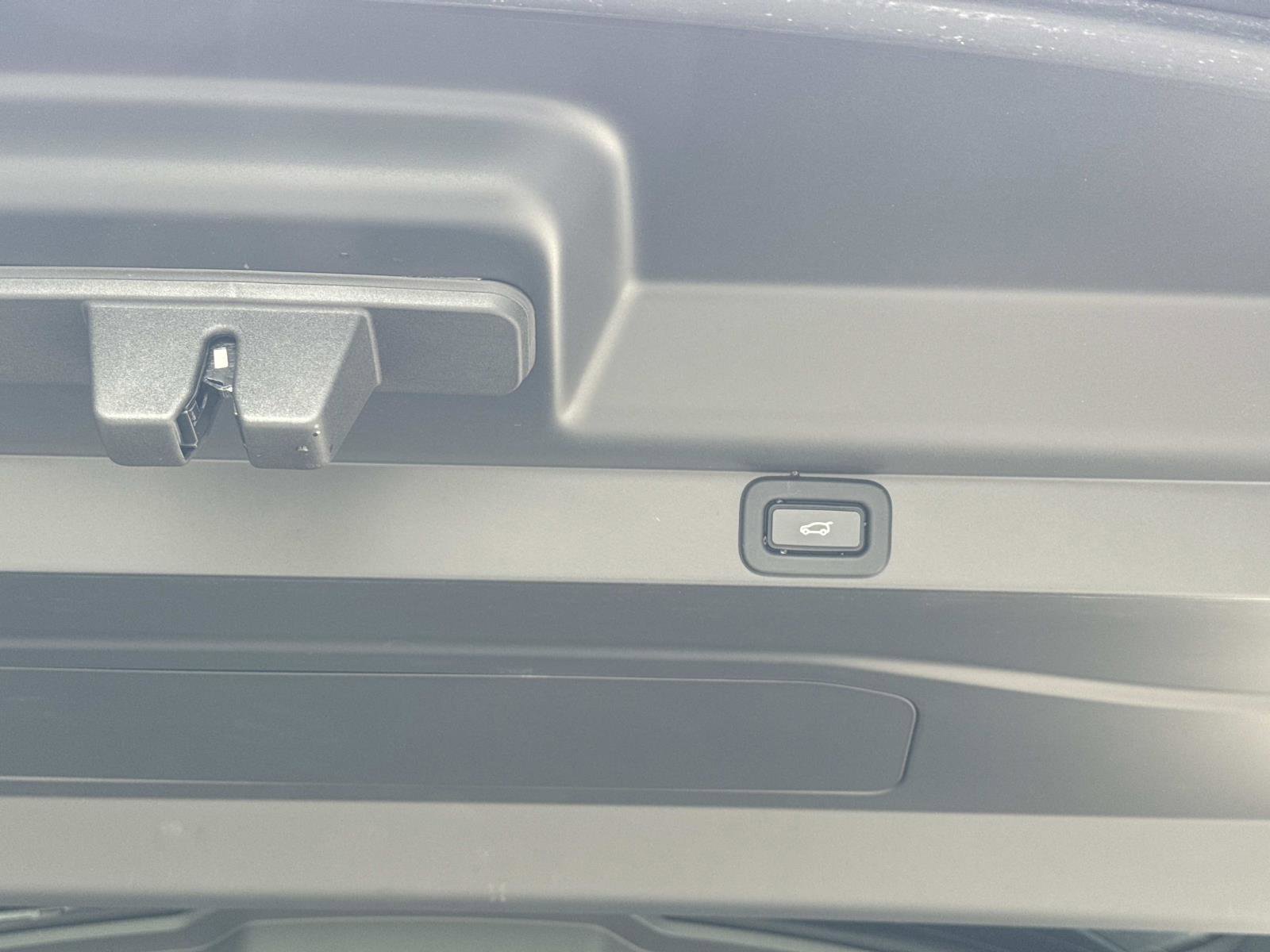 Used 2023 Land Rover Range Rover SE image 12