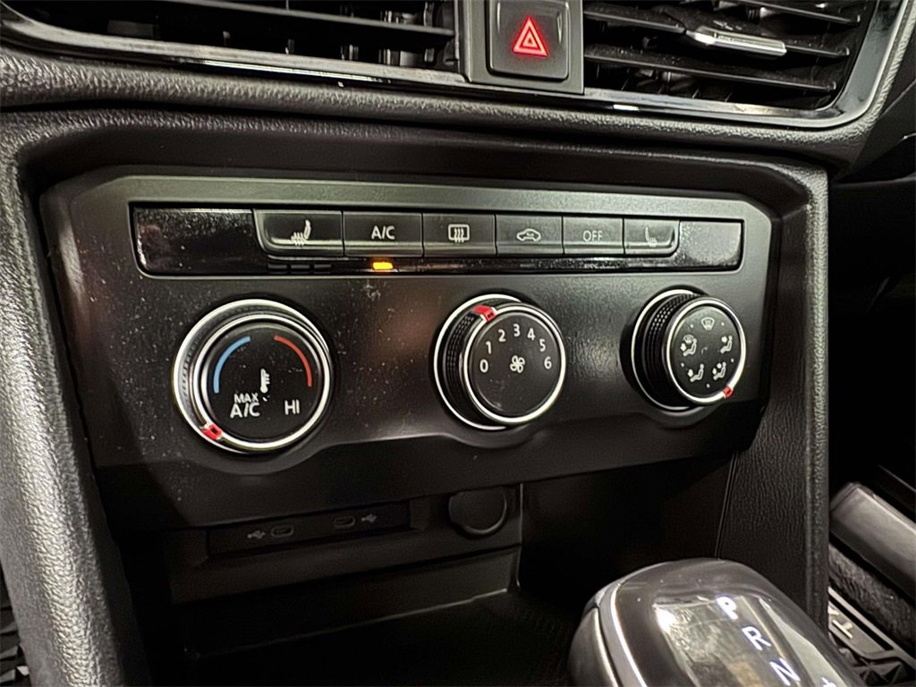 Used 2022 Volkswagen Taos SE image 25