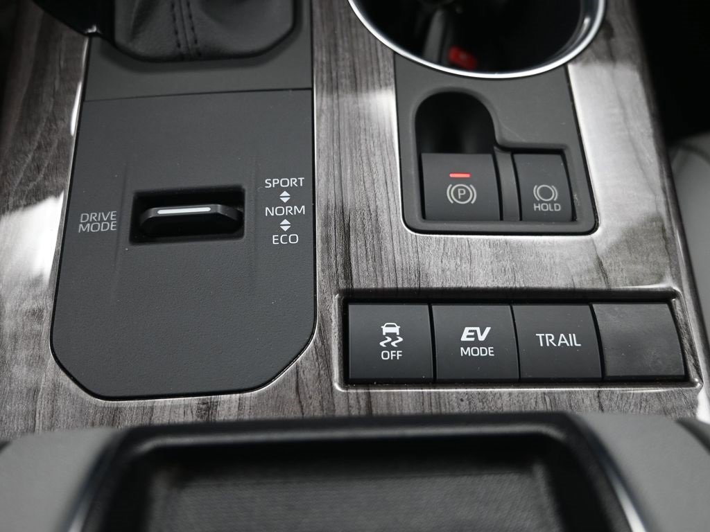 Used 2021 Toyota Highlander Limited image 24