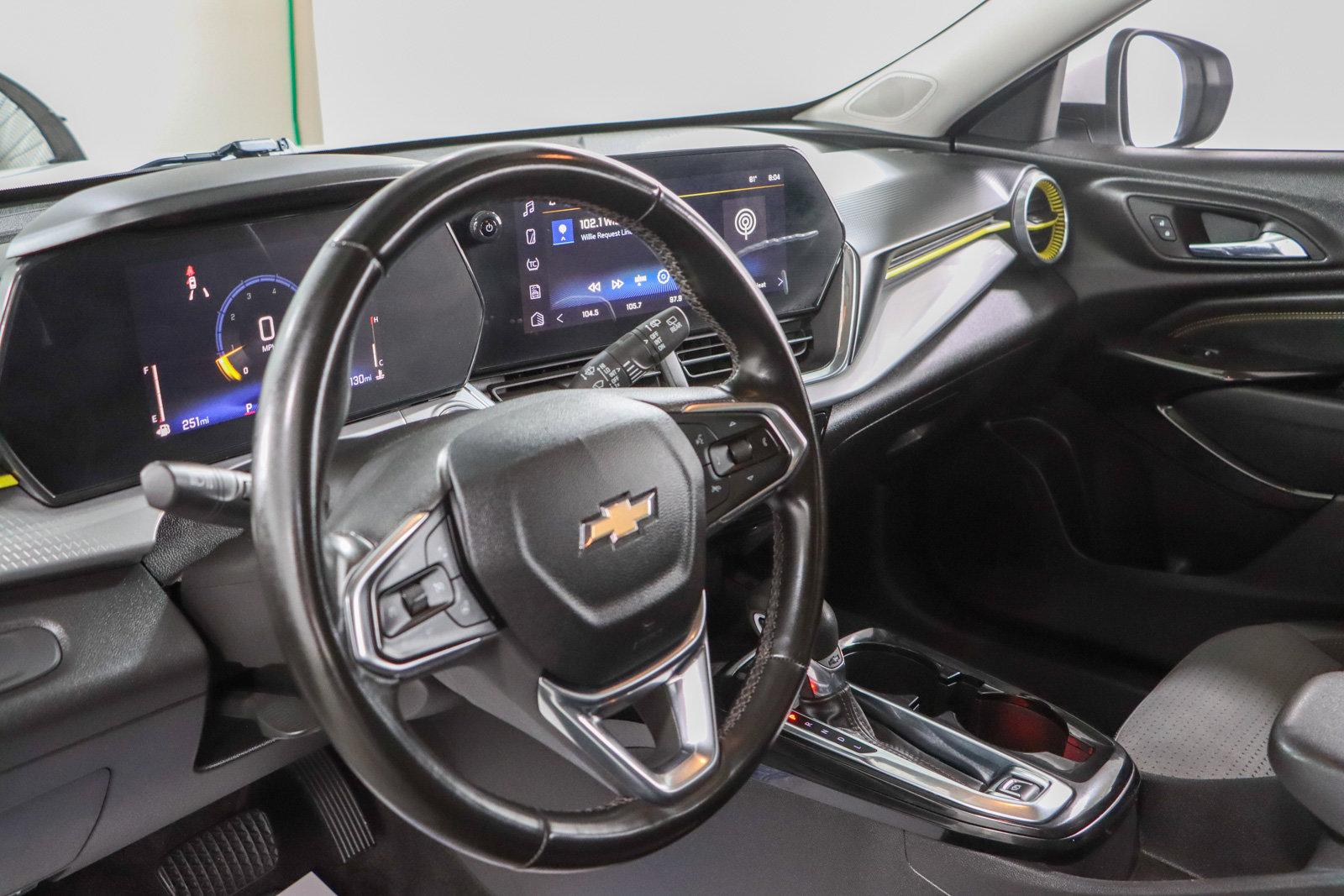 Used 2024 Chevrolet Trax LT w/ Sunroof Package FWD image 22