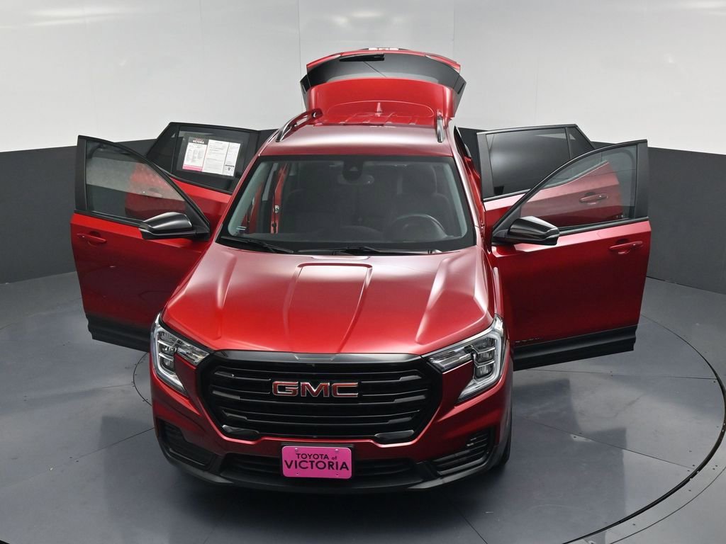 Used 2024 GMC Terrain SLE w/ Driver Convenience Package image 26