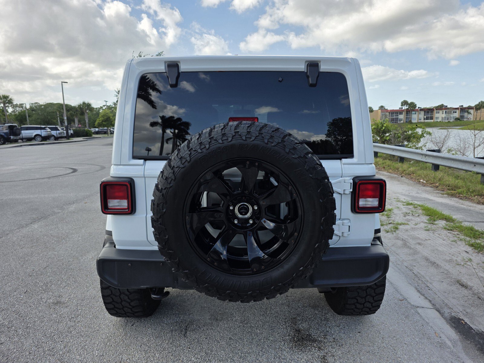 Used 2019 Jeep Wrangler Unlimited Sahara w/ Uconnect 4C Nav & Sound Group image 6