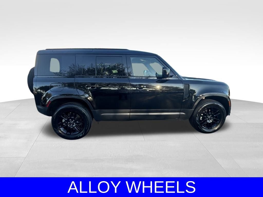 Used 2025 Land Rover Defender 110 S image 3