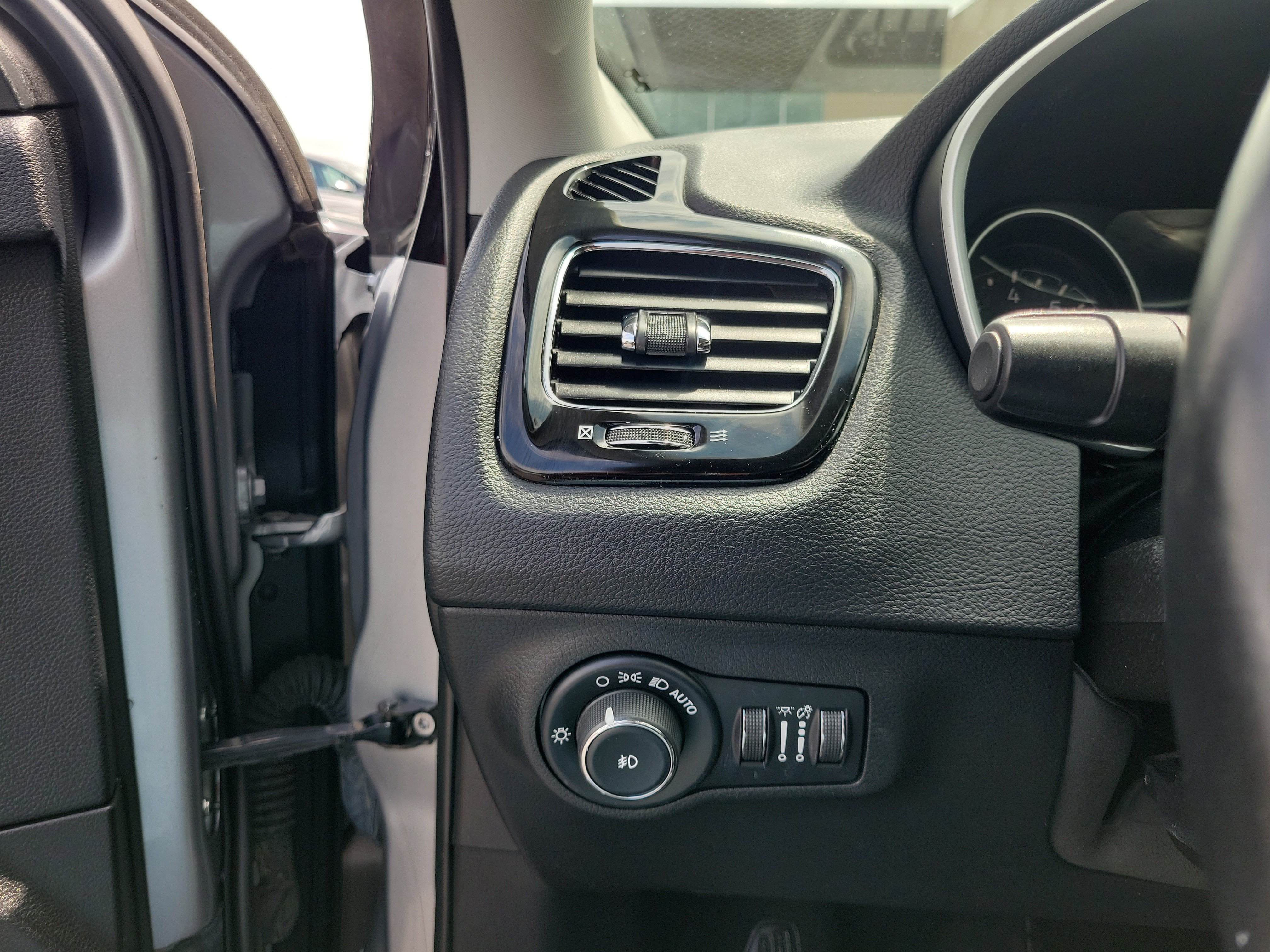 Used 2019 Jeep Compass Limited AWD/4WD image 20