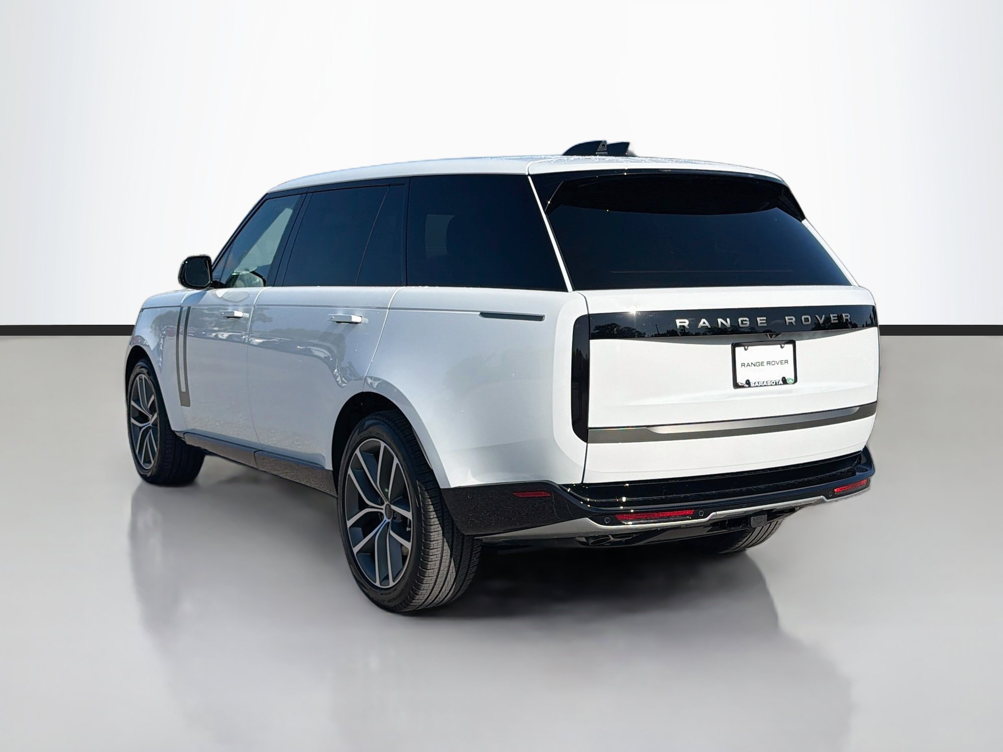 New 2026 Land Rover Range Rover Long Wheelbase SE AWD/4WD image 3