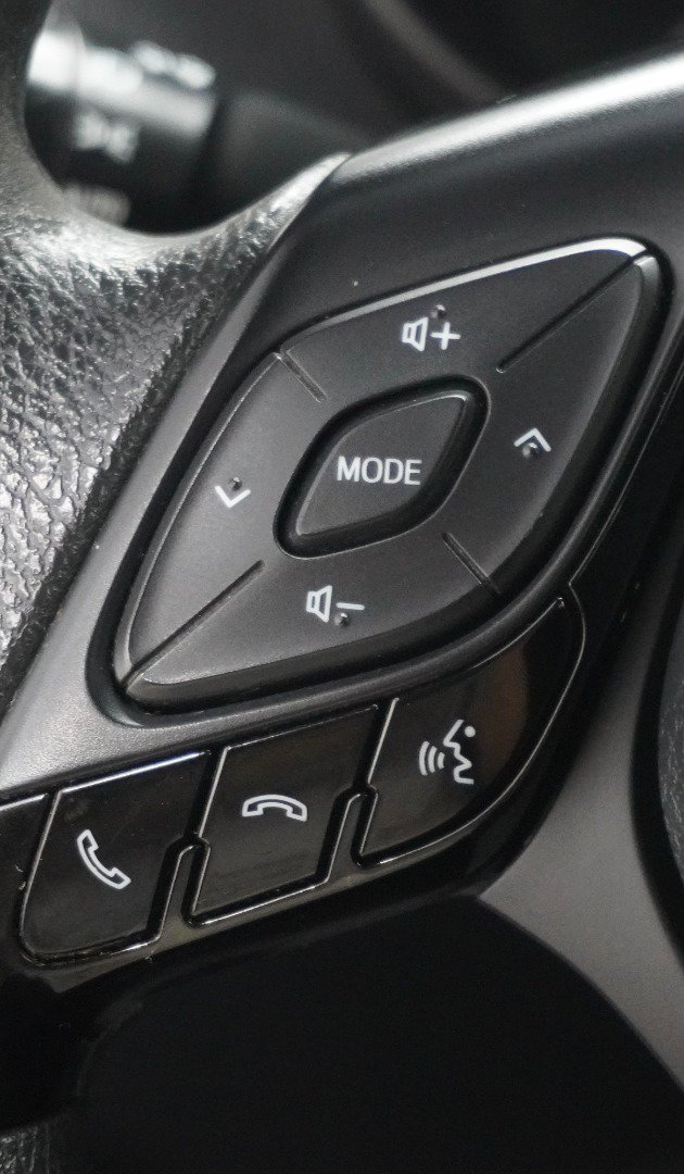 Used 2019 Toyota C-HR LE FWD image 14