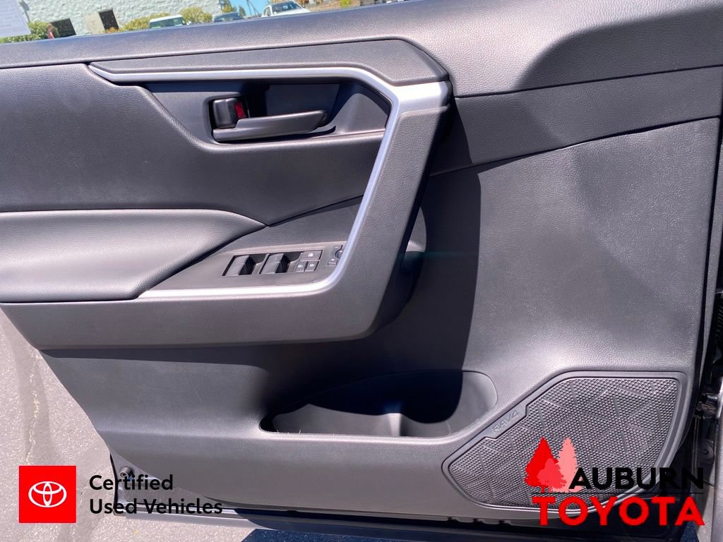 Certified 2025 Toyota RAV4 LE FWD image 32