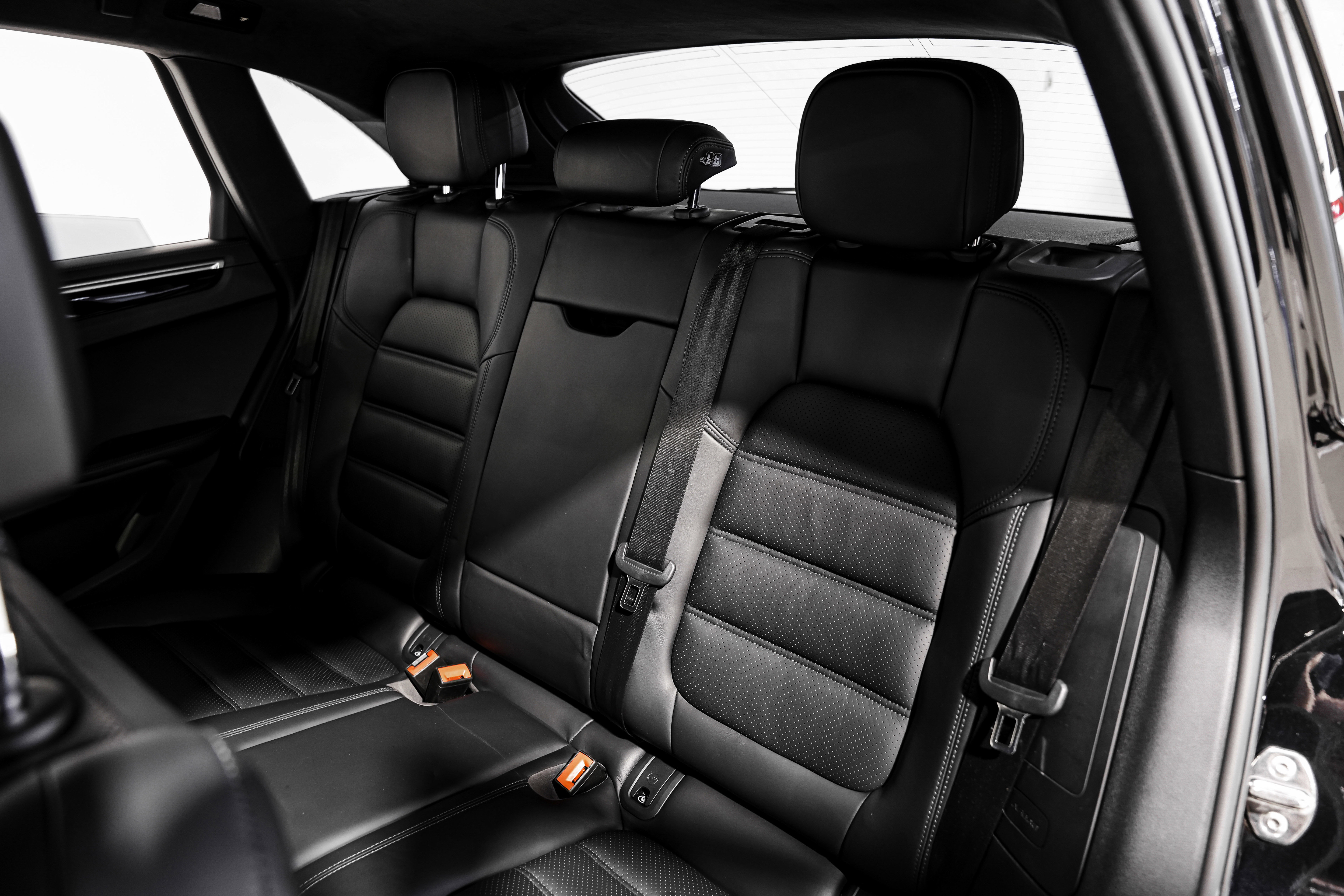 Used 2020 Porsche Macan Turbo image 34