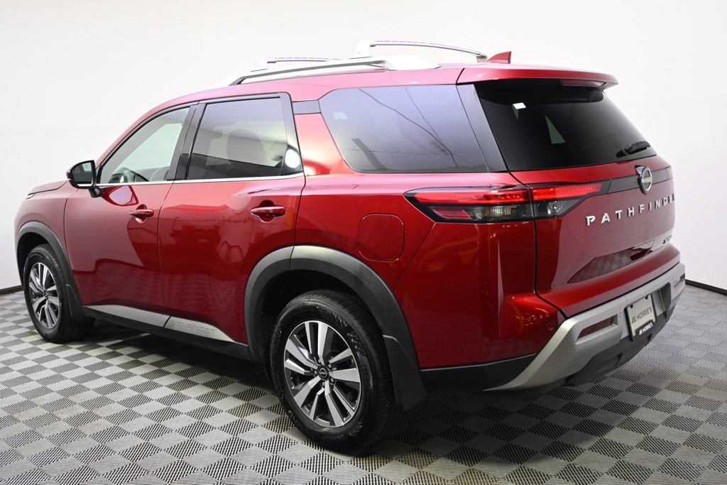 Used 2024 Nissan Pathfinder SL AWD/4WD image 3