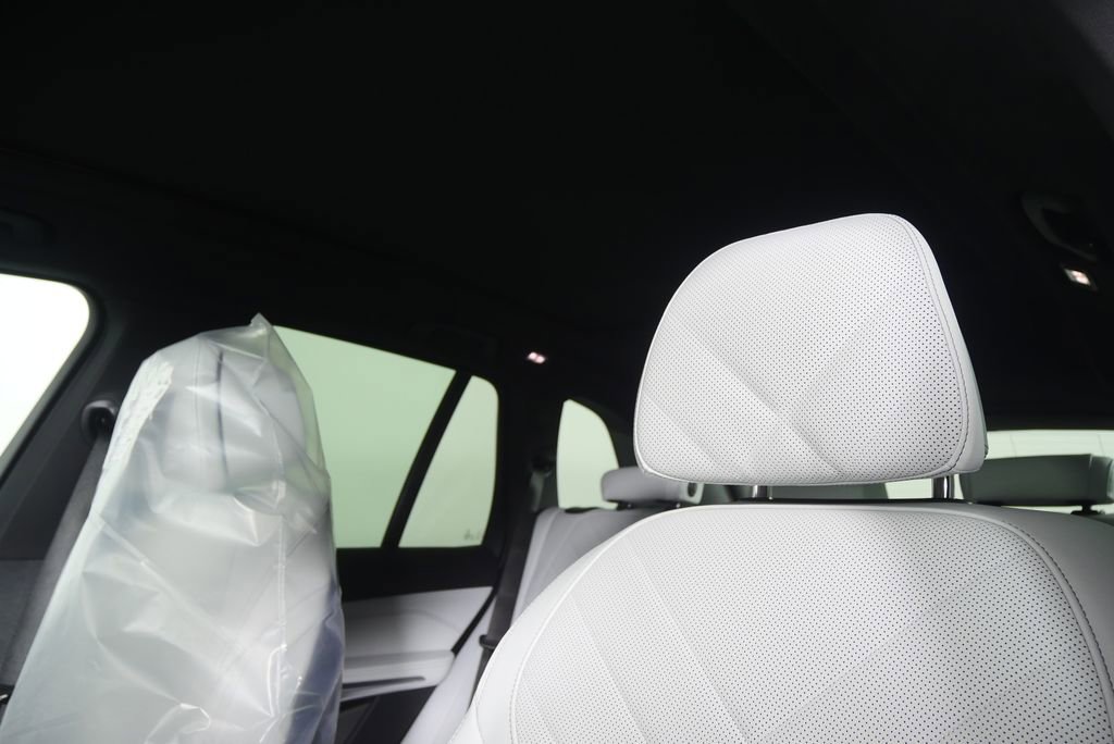 Used 2026 BMW X5 xDrive40i w/ M Sport Package image 12