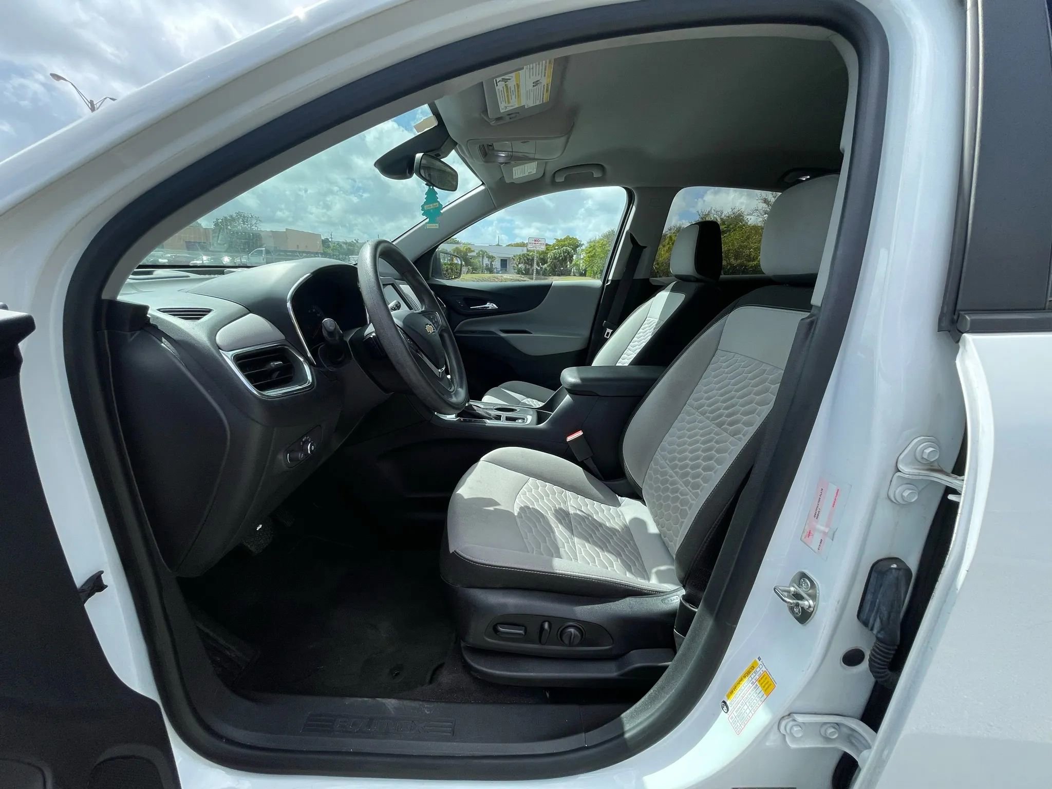 Used 2021 Chevrolet Equinox LS w/ LS Convenience Package FWD image 31