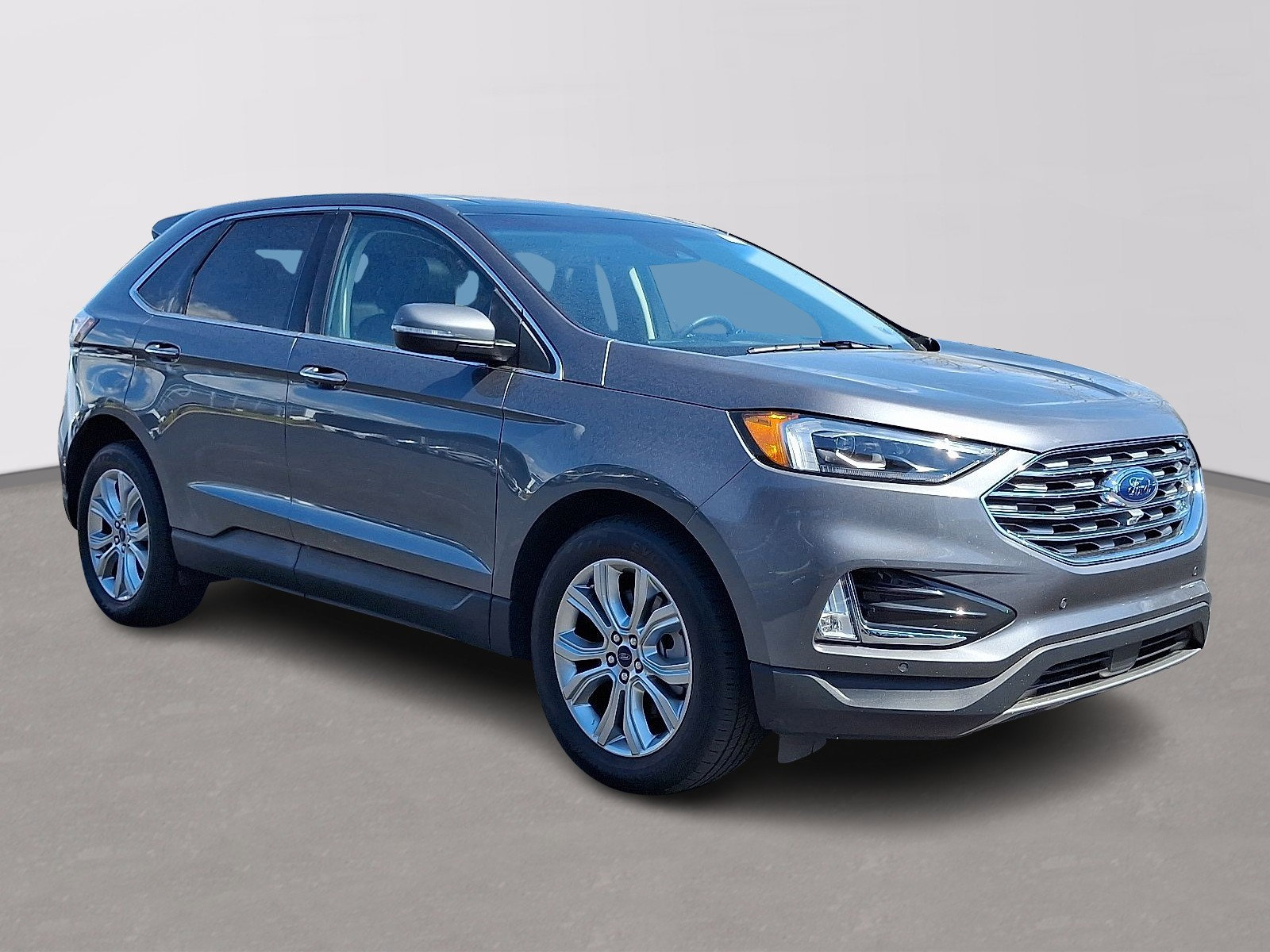 Used 2022 Ford Edge Titanium w/ Equipment Group 301A image 3