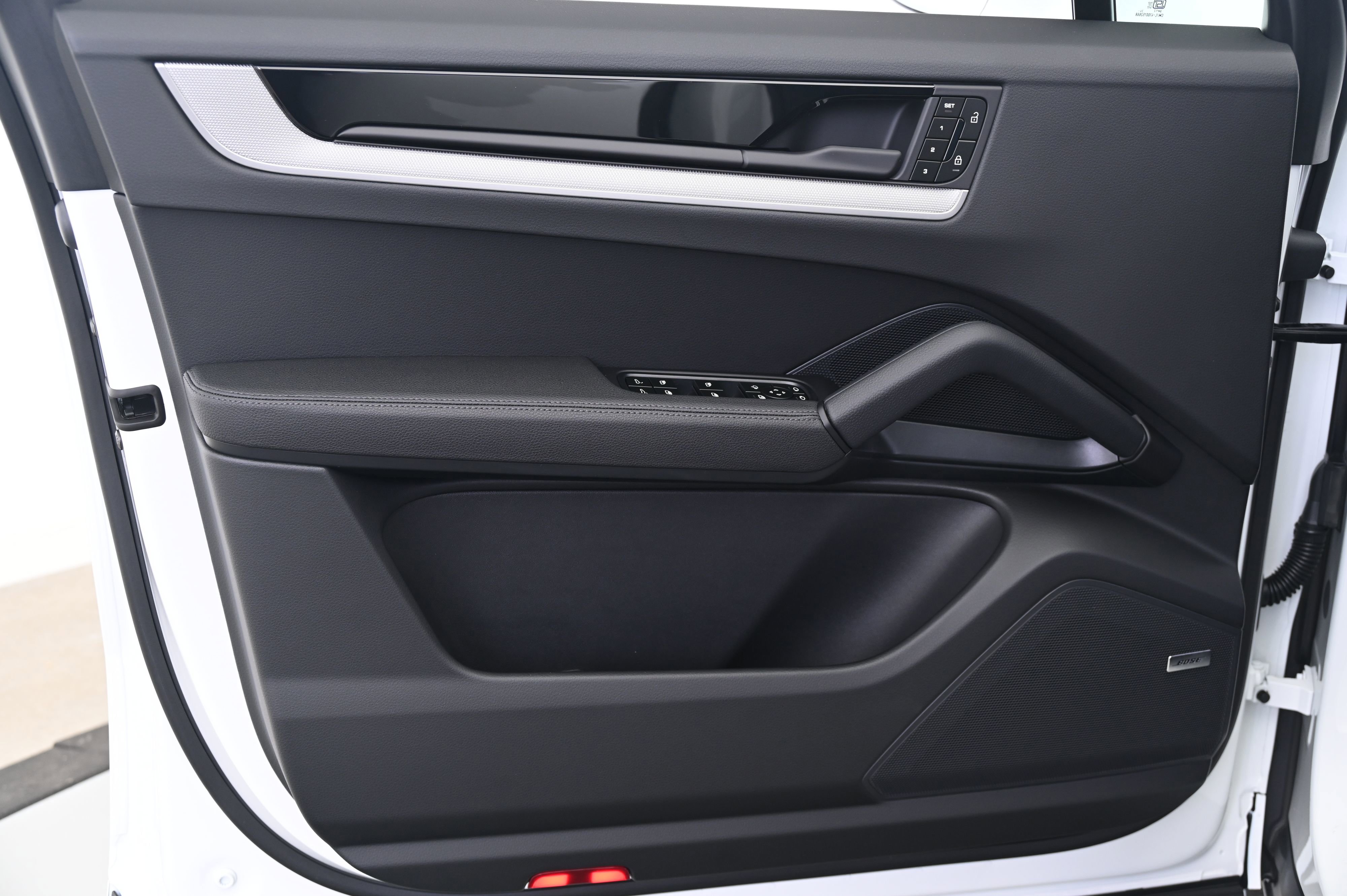 Certified 2025 Porsche Cayenne image 34