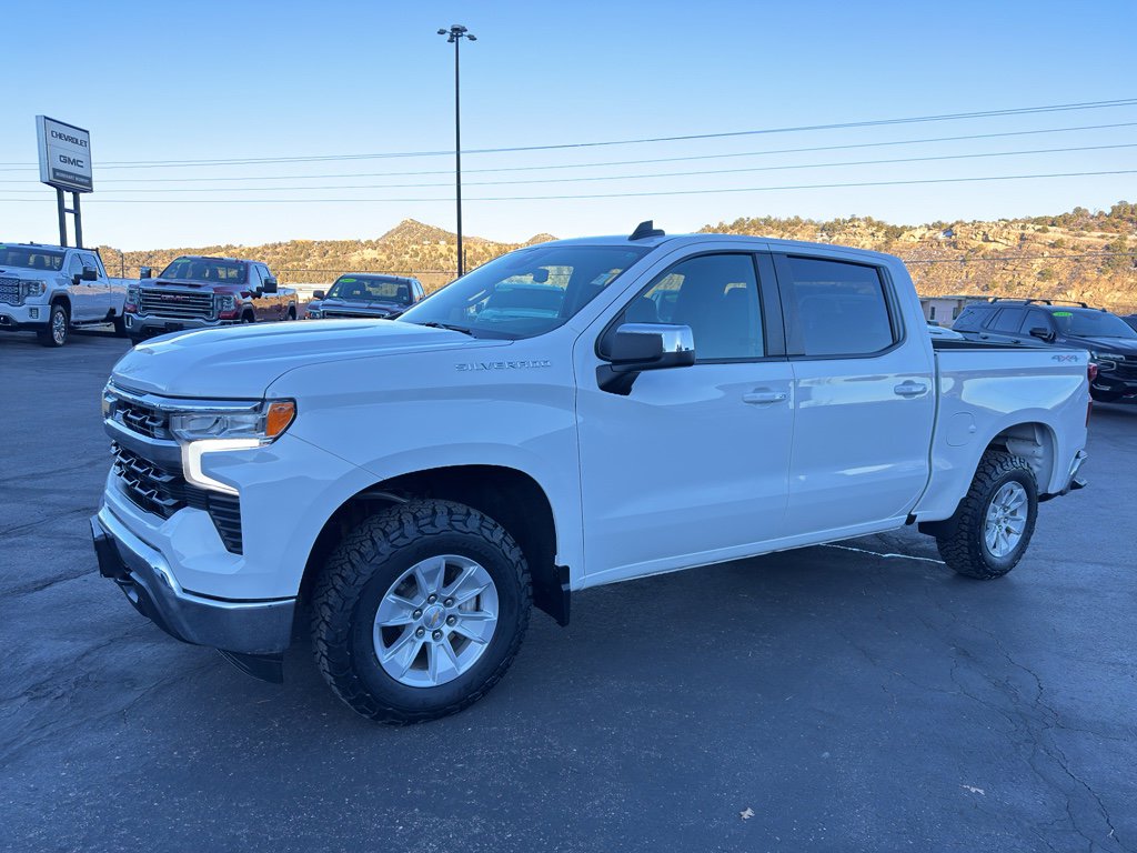 Used 2025 Chevrolet Silverado 1500 LT image 3