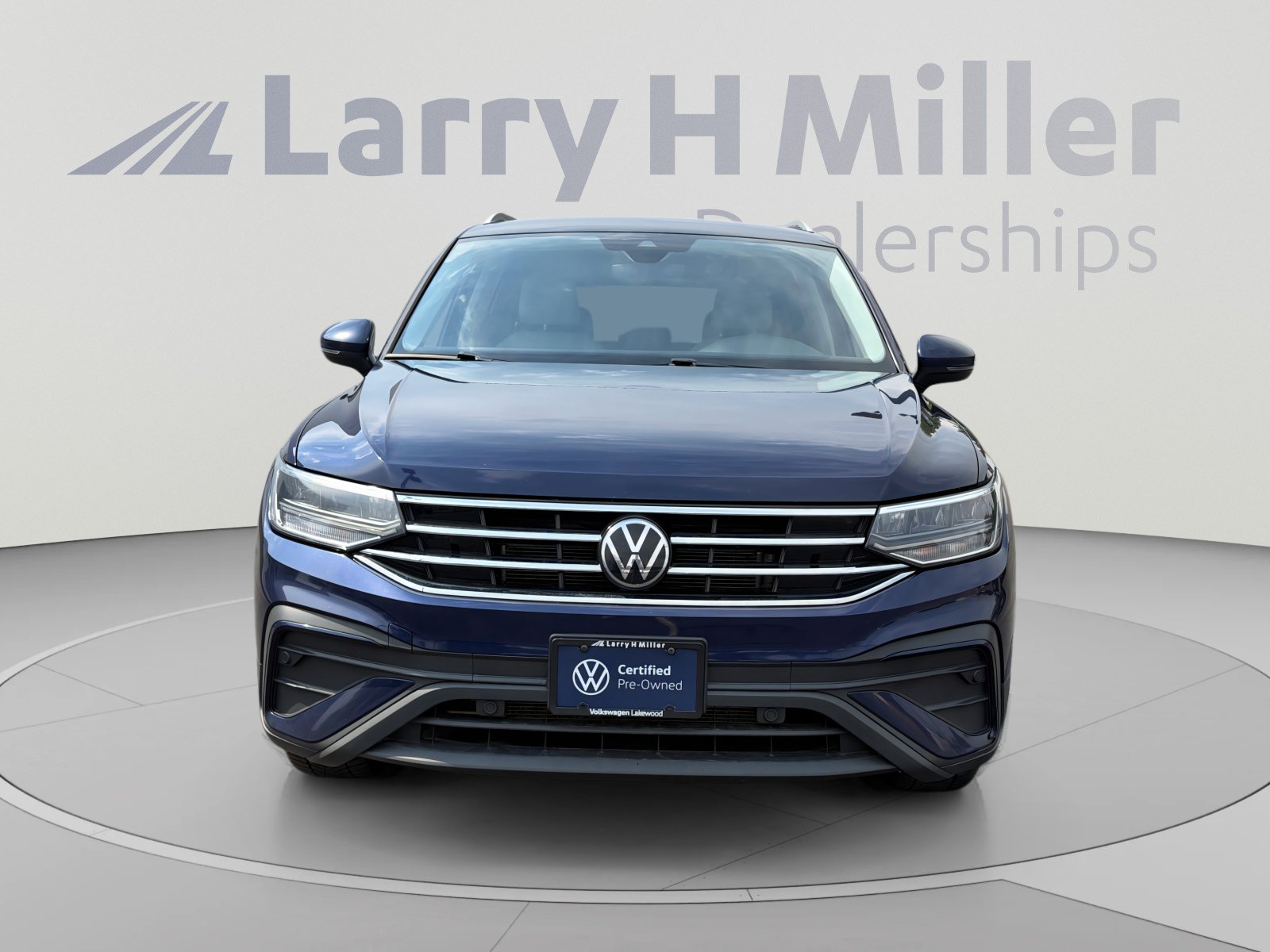 Used 2024 Volkswagen Tiguan SE AWD/4WD image 8