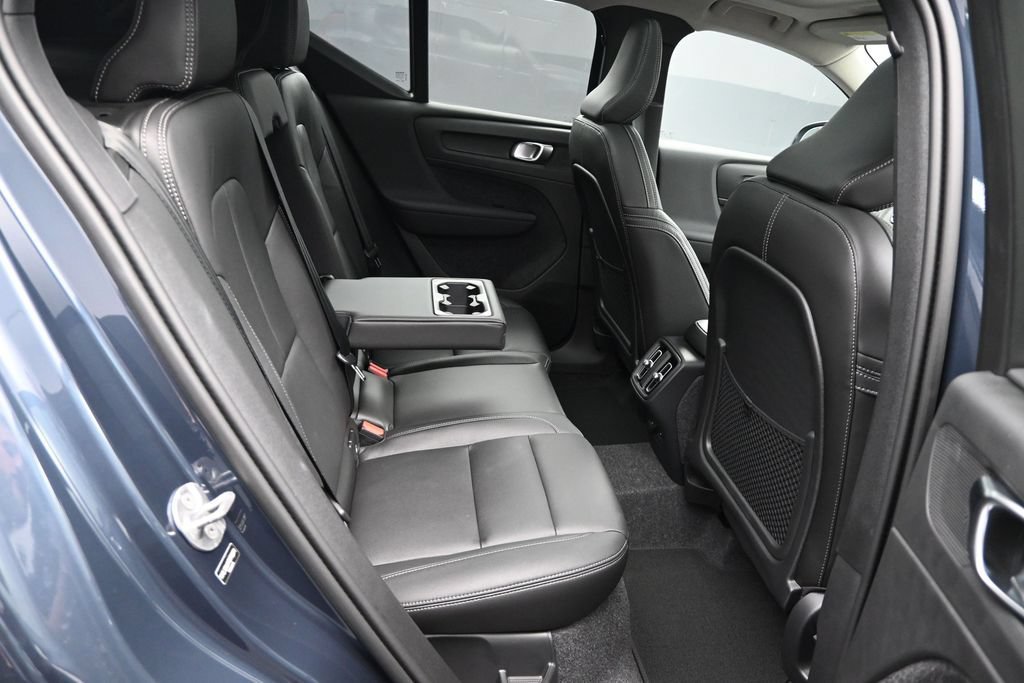New 2026 Volvo XC40 B5 Core w/ Climate Package AWD/4WD image 17