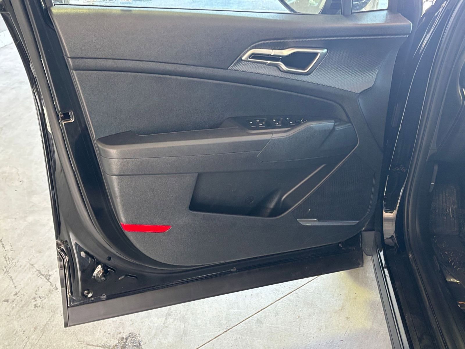 Used 2025 Kia Sportage LX image 25