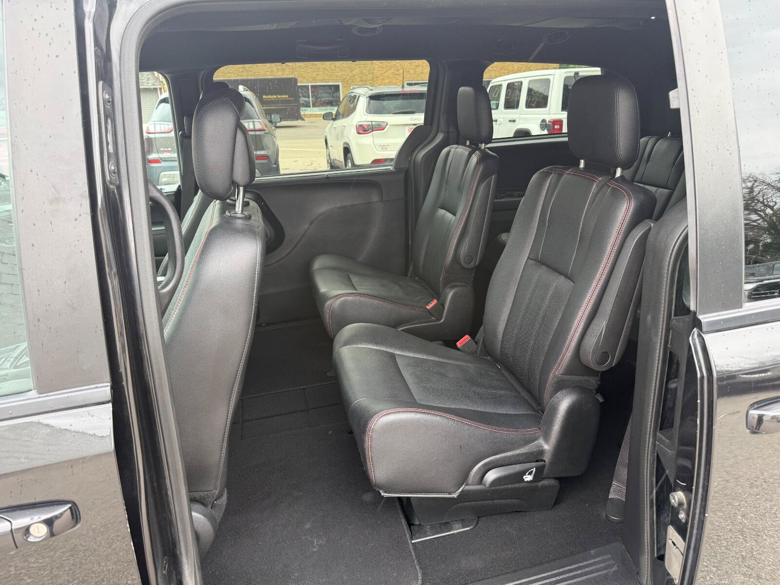 Used 2020 Dodge Grand Caravan GT FWD image 12