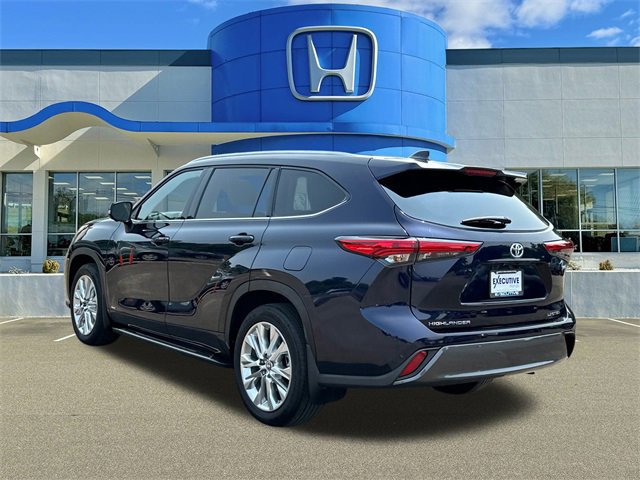 Used 2023 Toyota Highlander Limited image 4