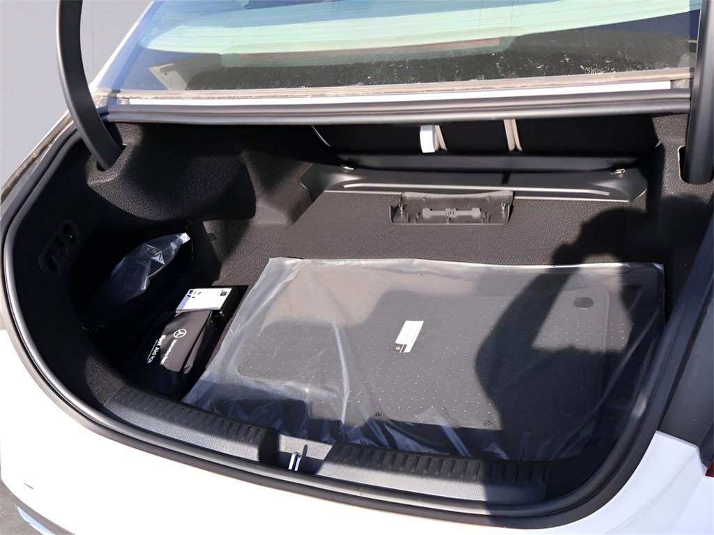 Used 2025 Mercedes-Benz E 350 4MATIC Sedan image 17