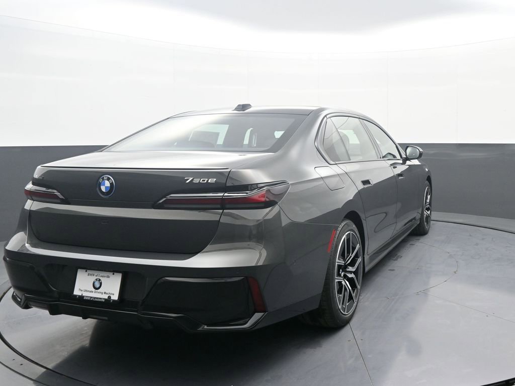 New 2026 BMW 750e xDrive image 7