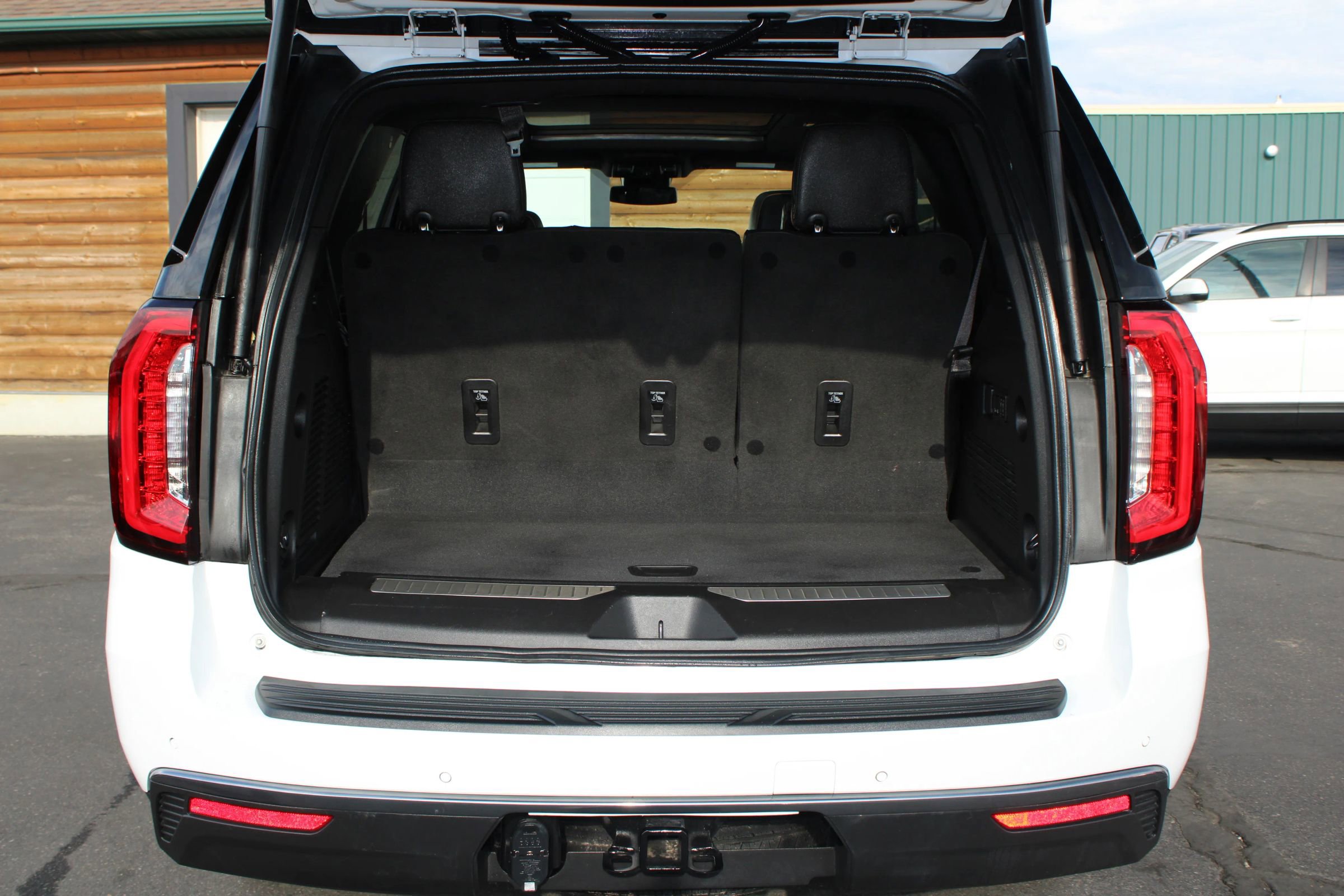 Used 2023 GMC Yukon AT4 w/ AT4 Premium Plus Package image 36