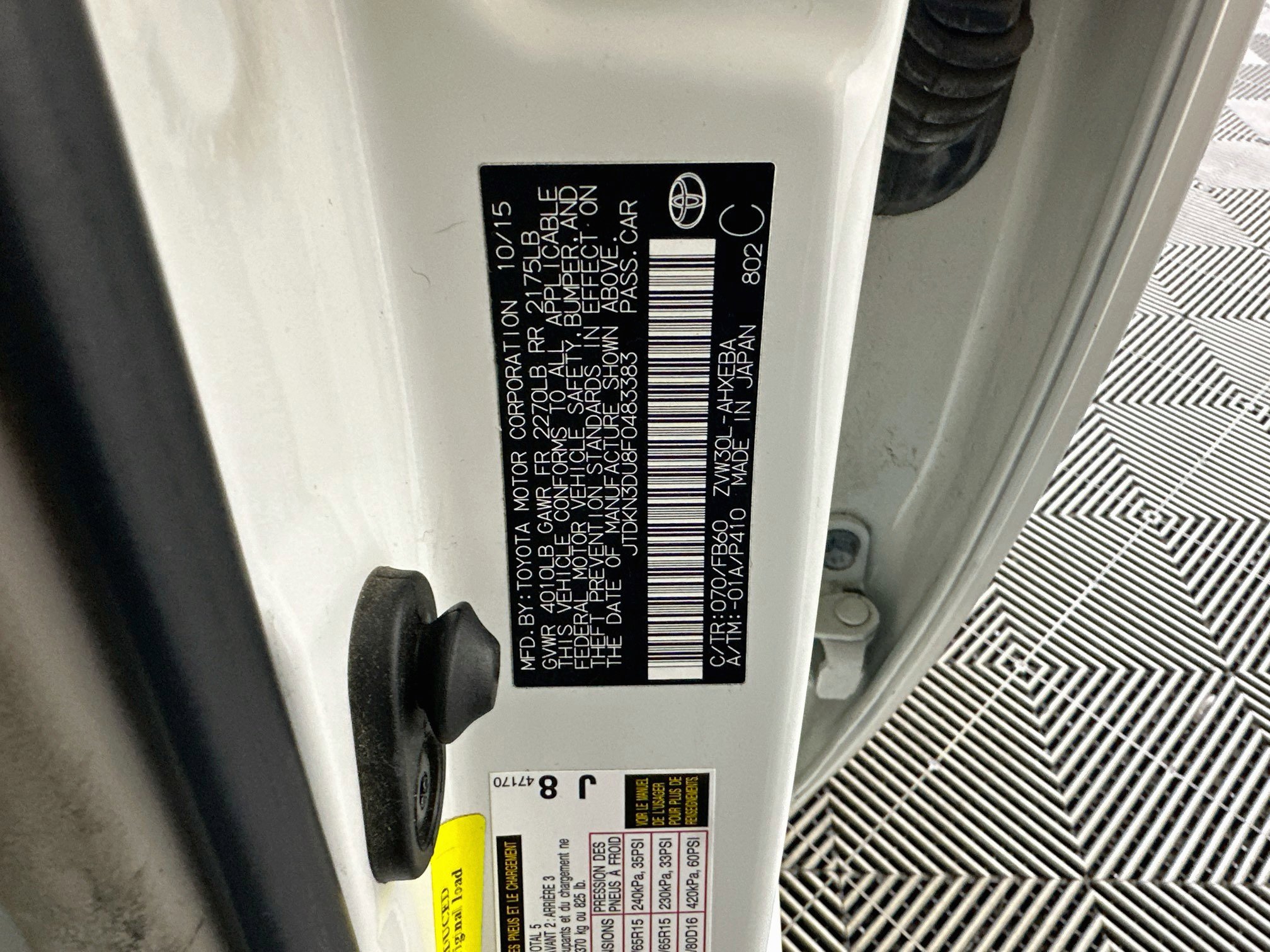Used 2015 Toyota Prius Three w/ Solar Roof Package FWD image 12