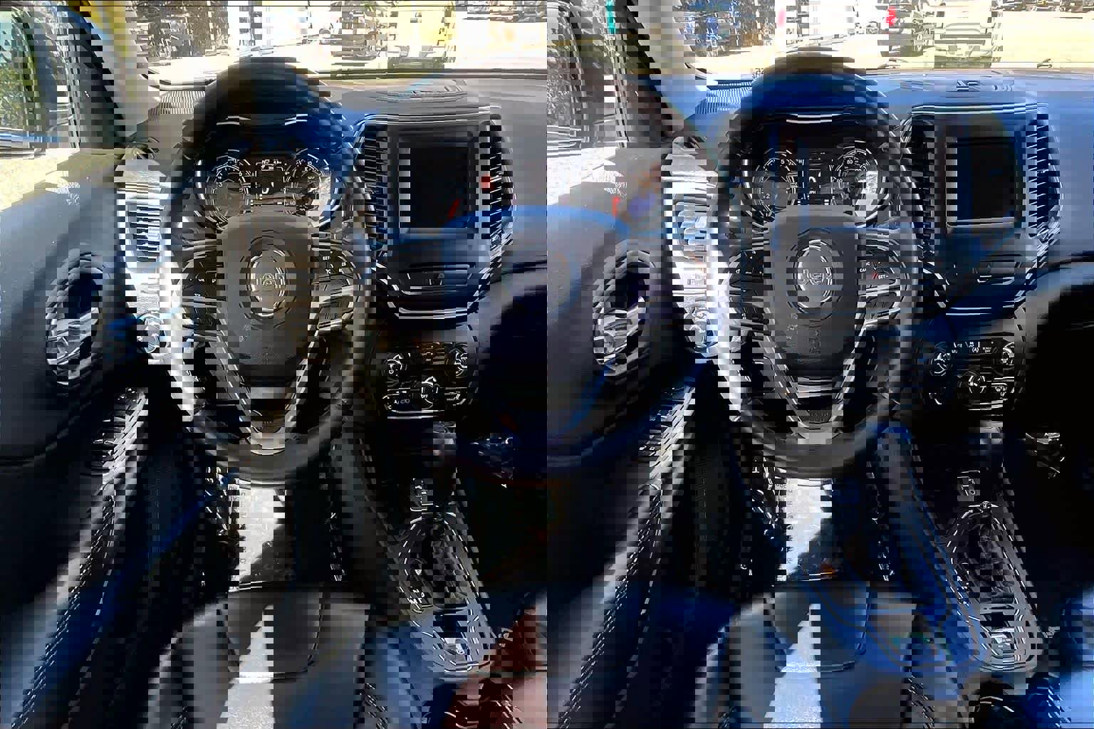 Used 2019 Jeep Cherokee Latitude Plus image 5