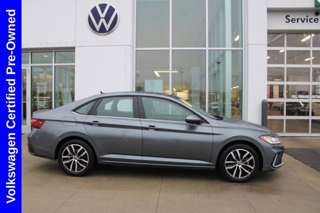 Used 2025 Volkswagen Jetta SE image 5