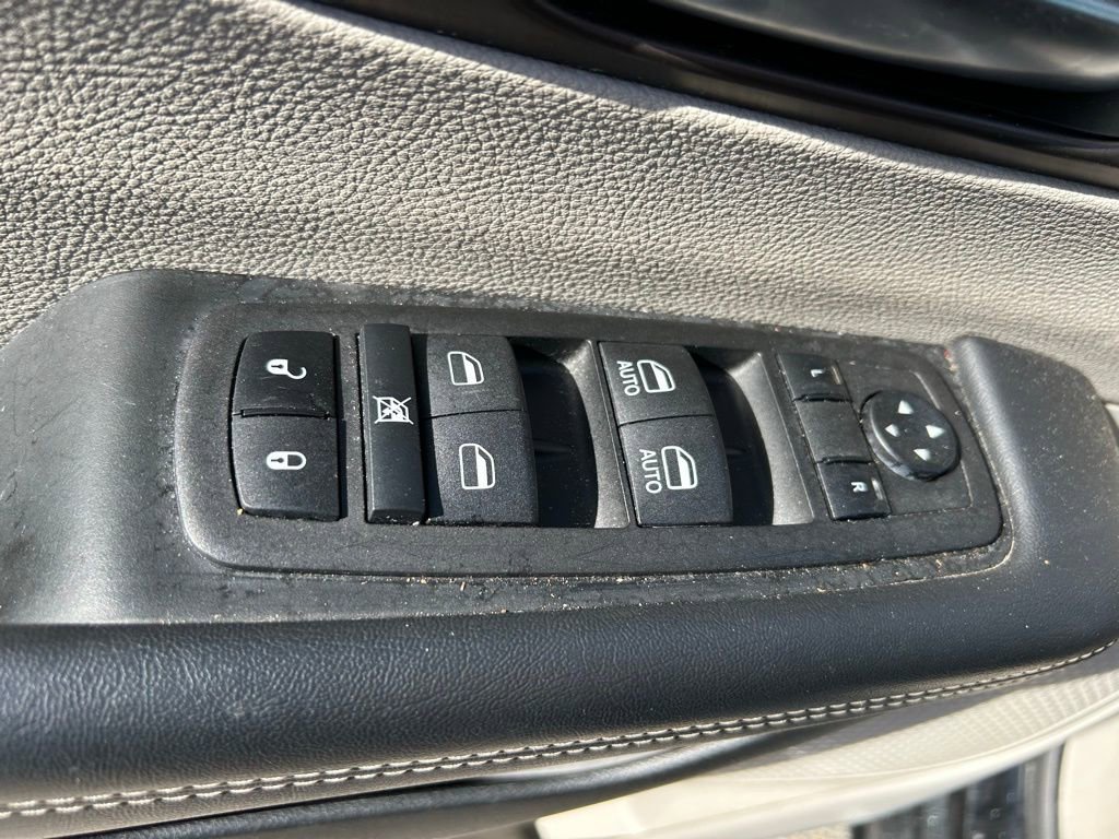 Used 2023 Chrysler Voyager LX FWD image 18
