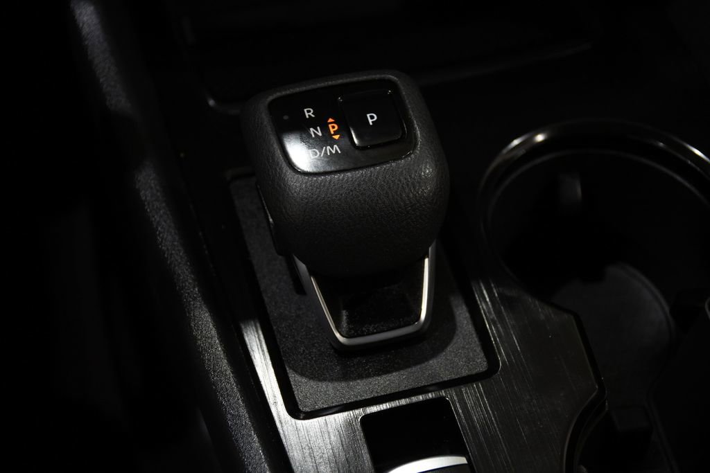 Used 2025 Nissan Rogue SV AWD/4WD image 24
