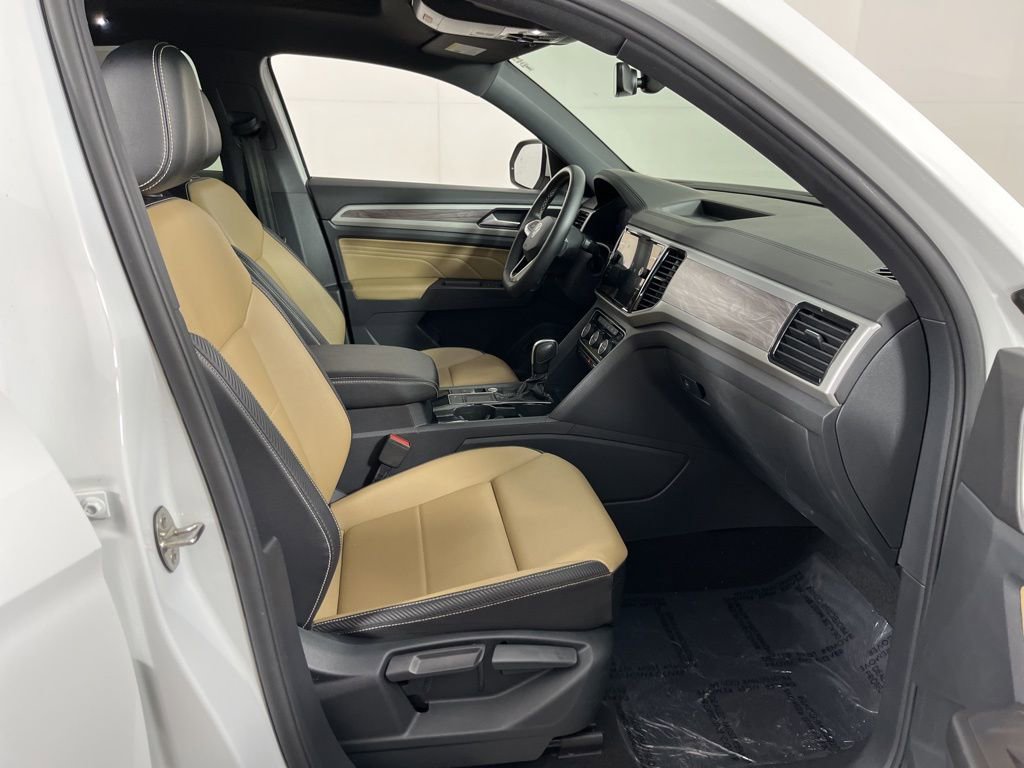 Used 2022 Volkswagen Atlas Cross Sport SE w/ Panoramic Sunroof Package image 7