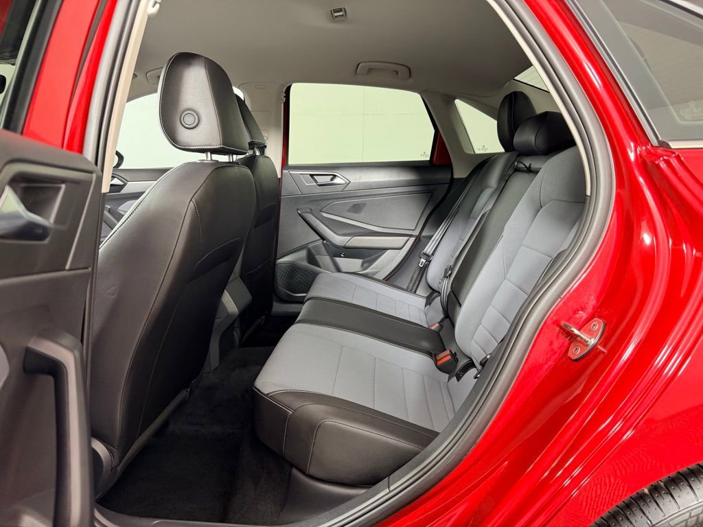 Used 2025 Volkswagen Jetta SE image 25