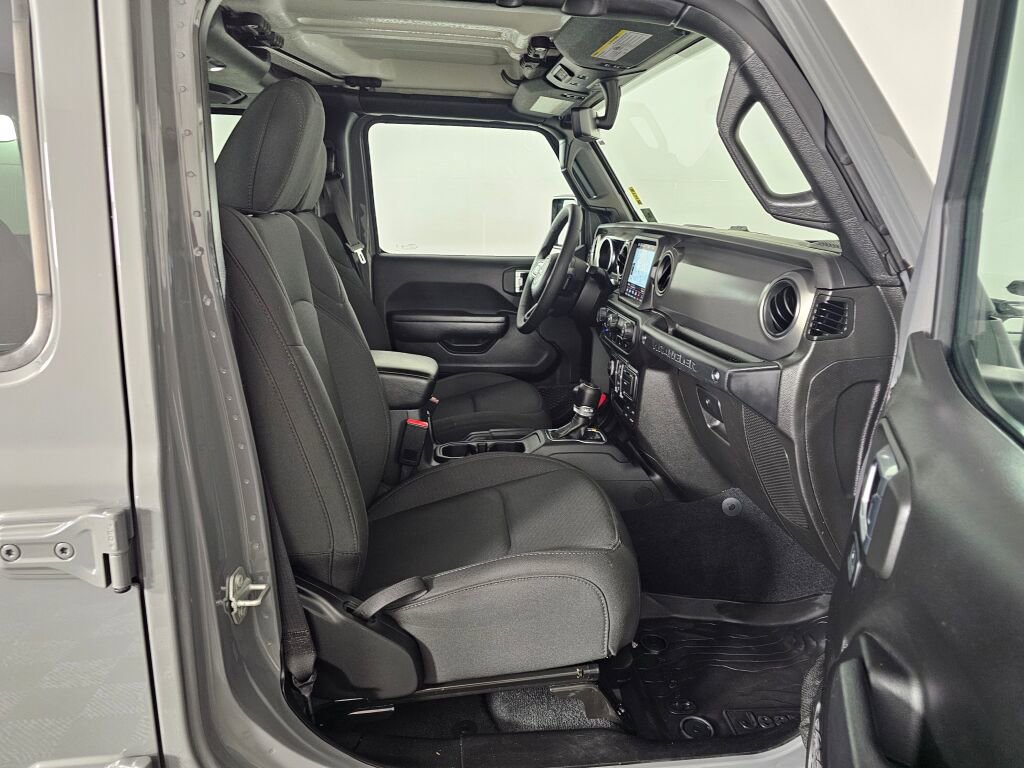 Used 2023 Jeep Wrangler Unlimited AWD/4WD image 38