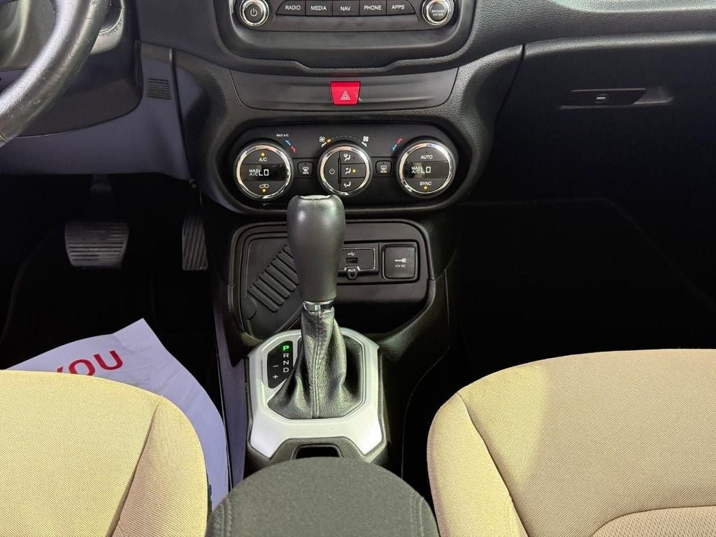 Used 2017 Jeep Renegade Latitude FWD image 17