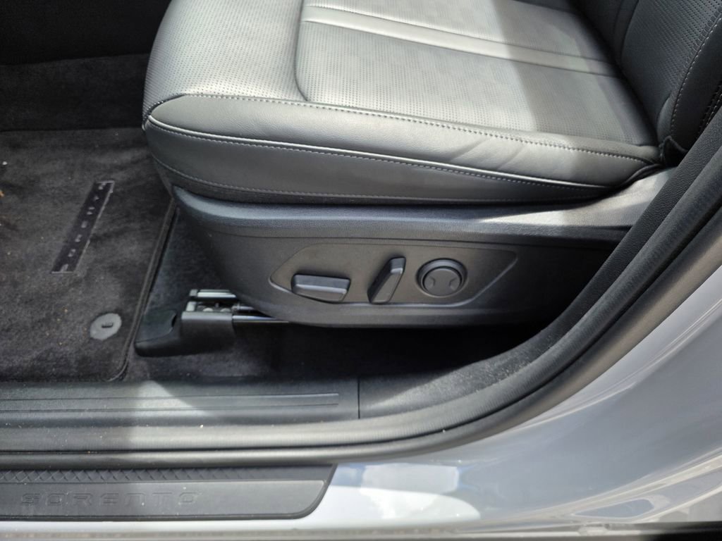 Used 2025 Kia Sorento S w/ Panoramic Sunroof Package image 18