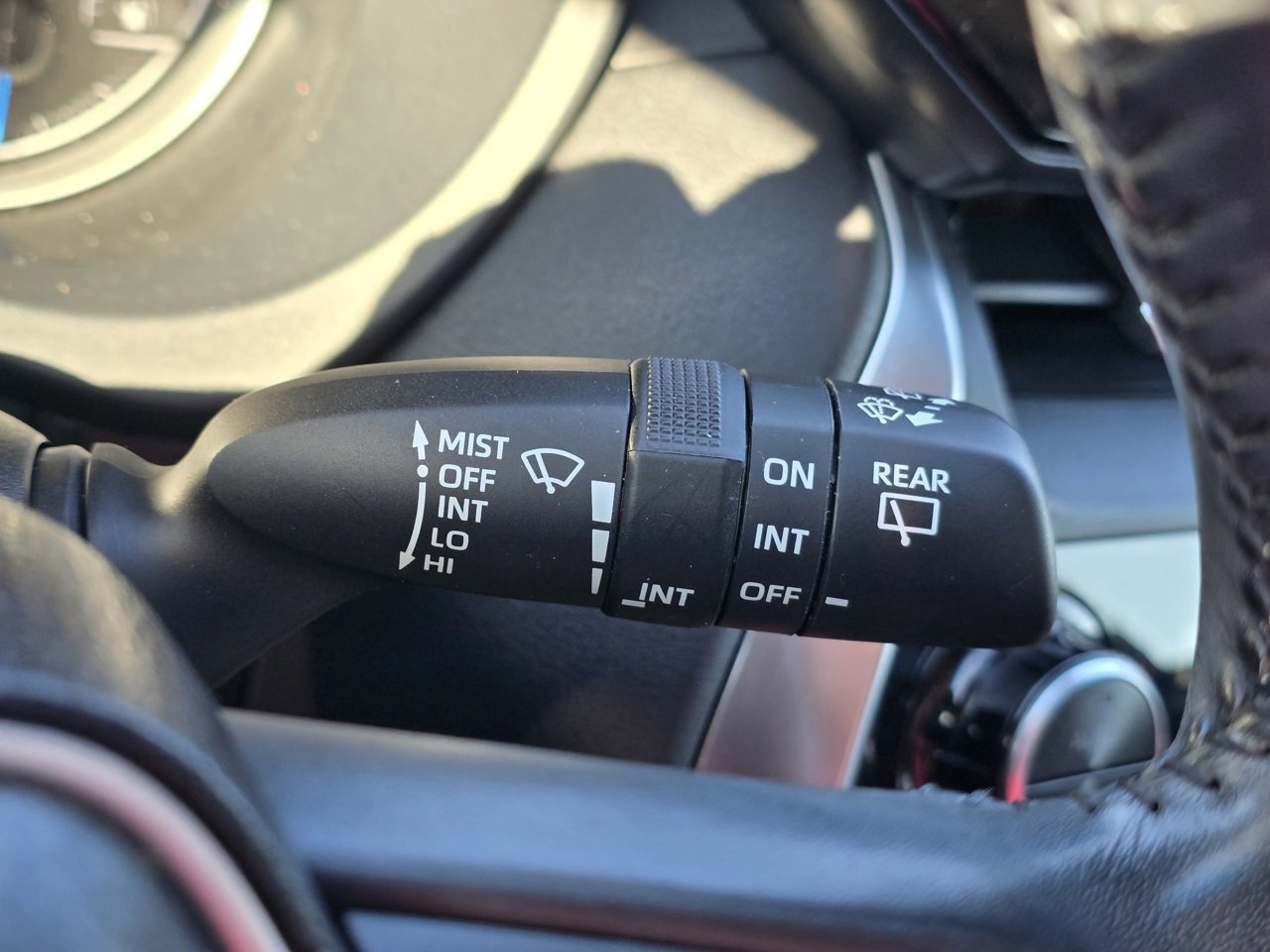 Used 2022 Toyota Venza LE image 22